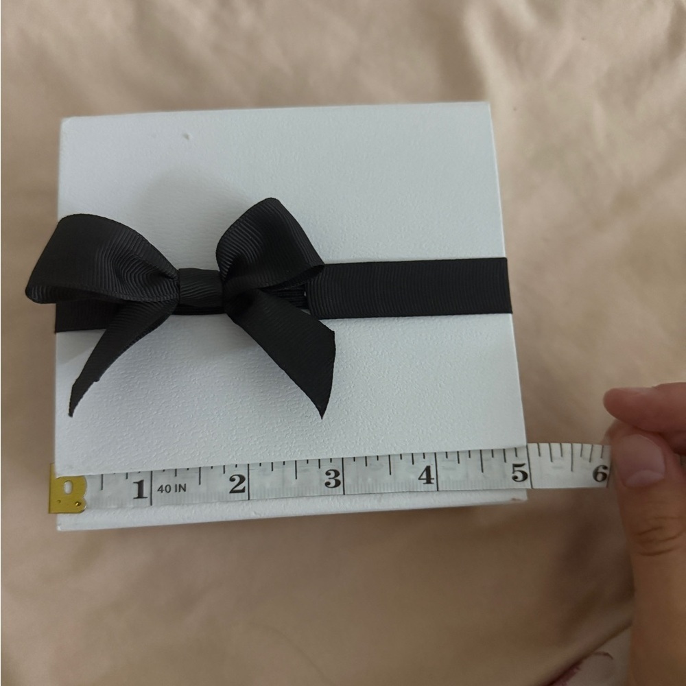 2/$15 Pandora White Gift Box with Black Ribbon - Picture 5 of 6